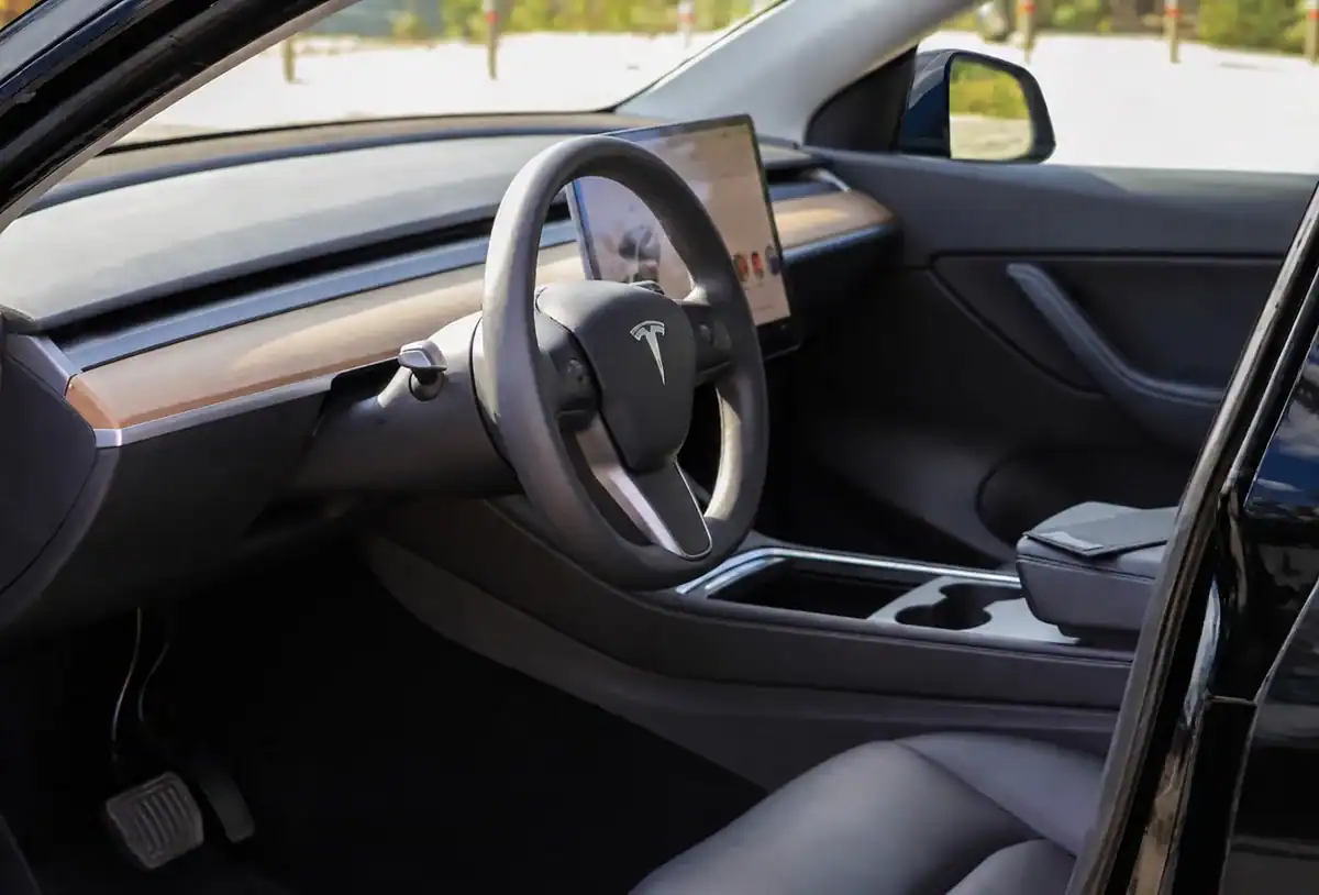 Interieur van onze elektrische Tesla Model Y